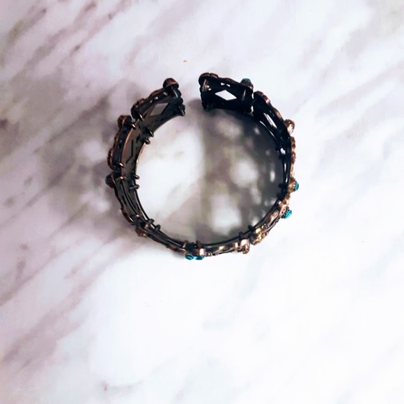 #J8 Floral Design Snap On Bracelet - Picture 7 of 8